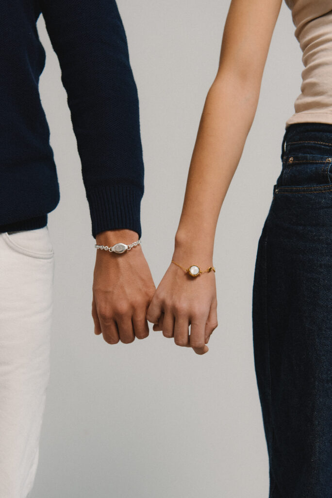 The all-u-me jewellery come as a necklace or a bracelet and can be worn by men and women.